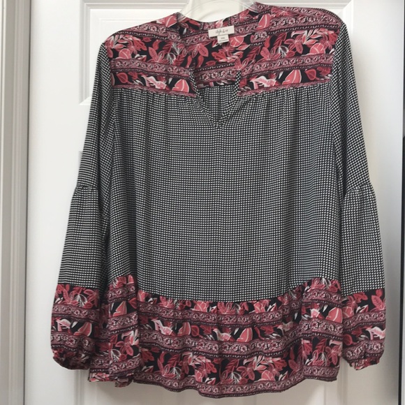 Style & Co. Tops - Style & Co blouse black & white w floral trim XXL